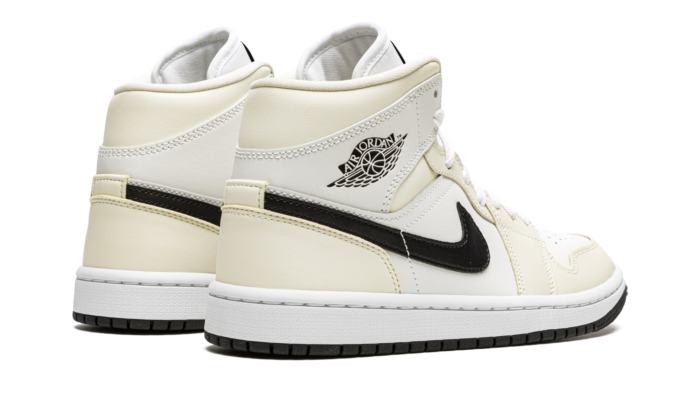 AIR JORDAN 1 MID WMNS 3